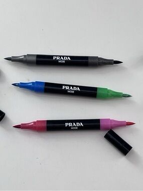 PRADA Mode 2026 NY Coloring Book
Markers Original Box RARE